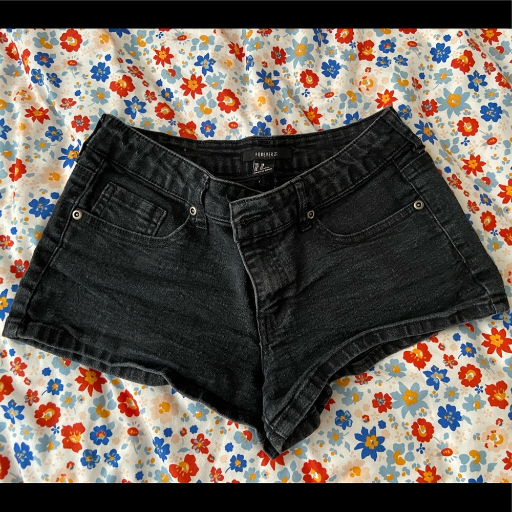 FOREVER 21 BLACK JEAN SHORTS